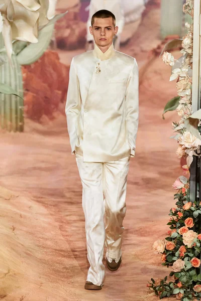 Look 50